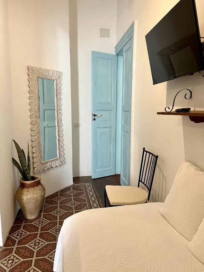 Bed and Breakfast Antica Dimora Санта-Марина-Салина Экстерьер фото