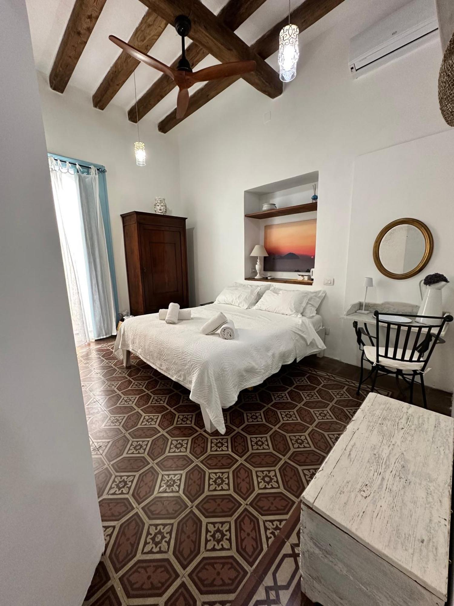 Bed and Breakfast Antica Dimora Санта-Марина-Салина Экстерьер фото