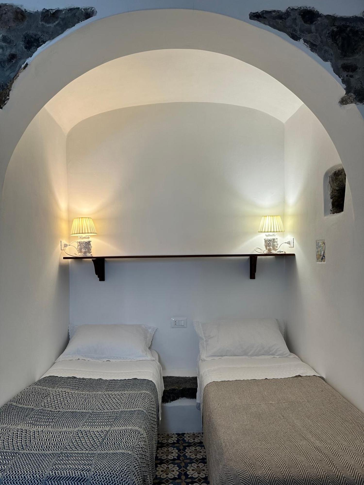 Bed and Breakfast Antica Dimora Санта-Марина-Салина Экстерьер фото